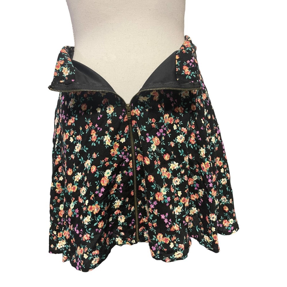FOREVER 21 Floral A-line miniskirt perfect 4 Taylor Swift show! - Picture 4 of 8